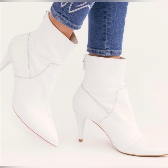 Free People “Willa” Heeled Vegan Leather White Textured Ankle Boots Size 8.5 - Picture 3 of 13